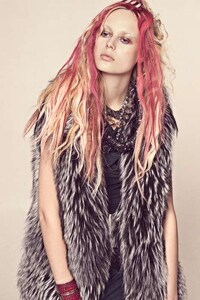 Couture Neck Braces Image 5