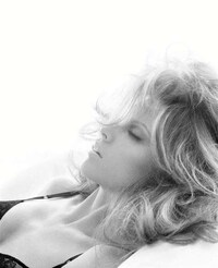 Bed-Writhing Celebs Image 7