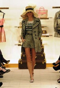 Ladylike Chic Runways Image 6