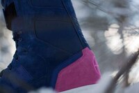 Highlighter-Heeled Snowboard Shoes Image 3