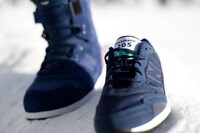 Highlighter-Heeled Snowboard Shoes Image 4