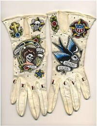 Pirate-Painted Gloves Image 4