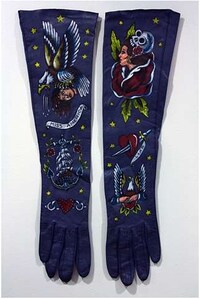 Pirate-Painted Gloves Image 7