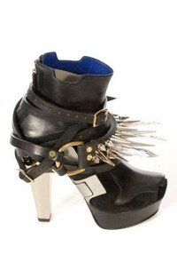 Sharp-Edged Shoes Image 5