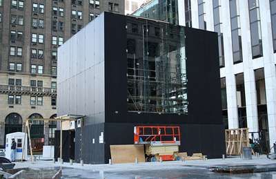 24/7 Apple Store in Manhattan