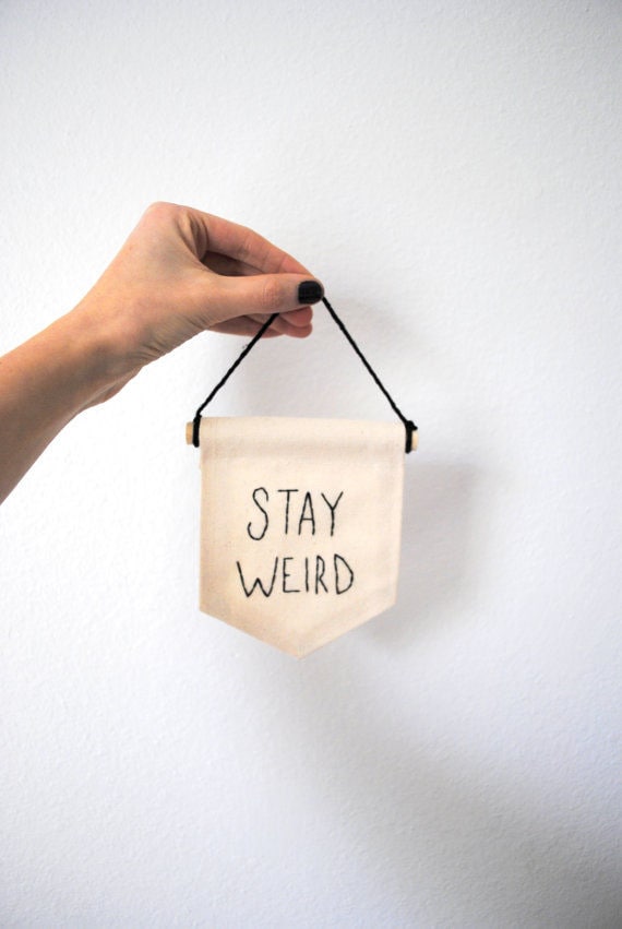 Oddity-Encouraging Banners