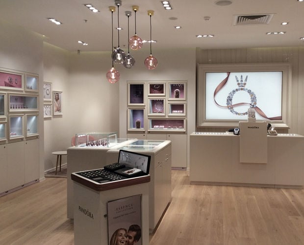 Open-Concept Jewelry Shops