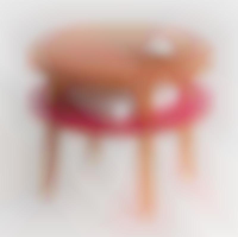 Hamburger-Mimicking Tables