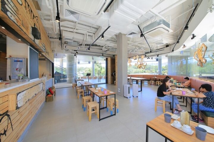 Sustainable Cardboard Cafes Main Gallery Image