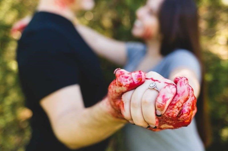 Murder-Themed Marriage Photos