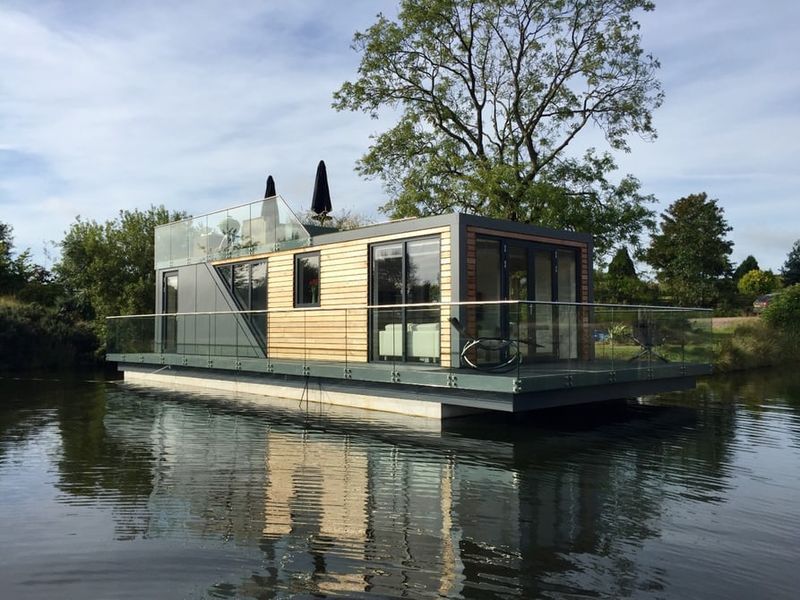 Energy-Efficient Houseboats