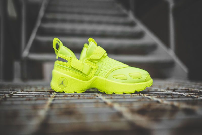 Highlighter-Yellow Basketball Sneakers