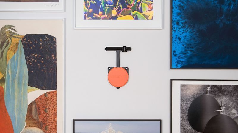 Auto-Leveling Artwork Hangers