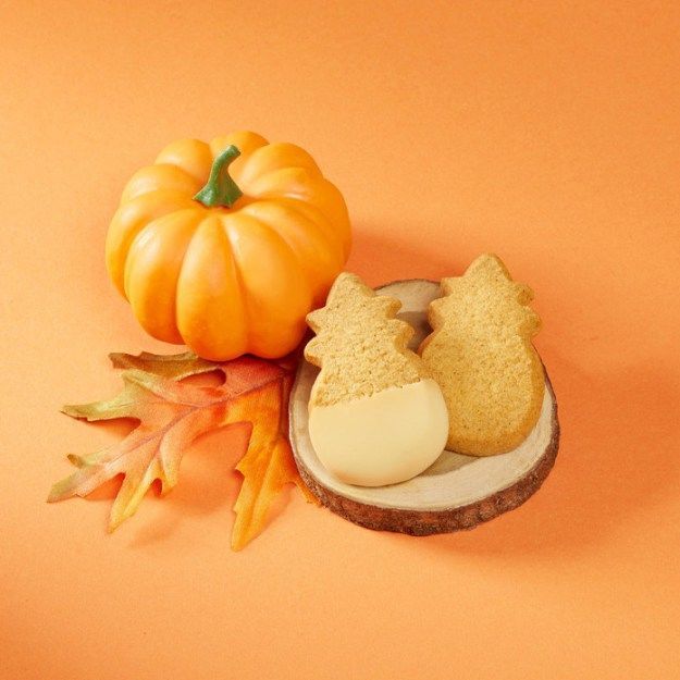 Pumpkin-Flavored Shortbread Cookies