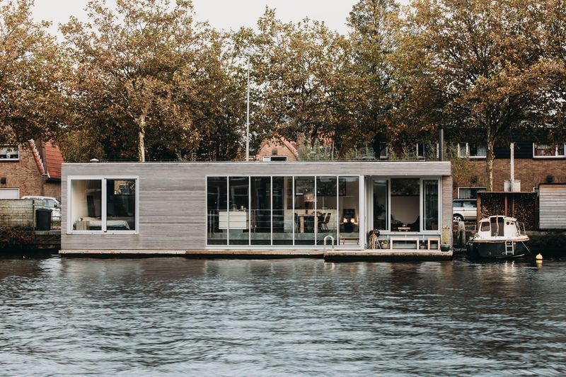 Energy-Neutral Floating Villas