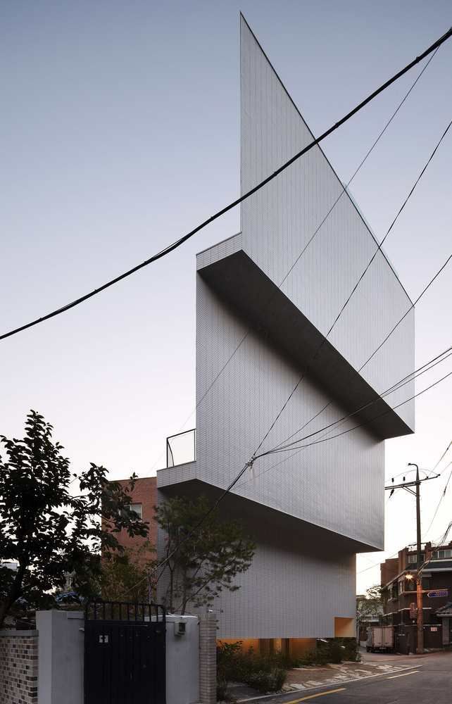 Illusory Triangular Offices