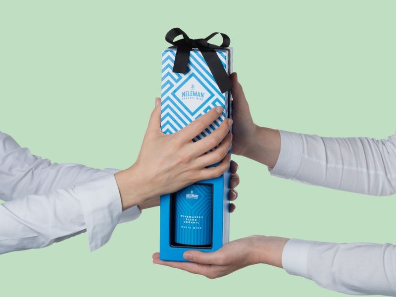 Attention-Grabbing Wine Gift Packaging