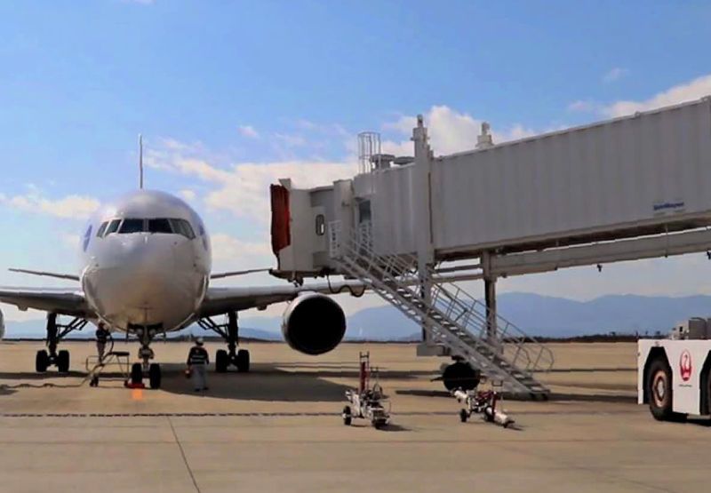 AI-Operated Boarding Bridges