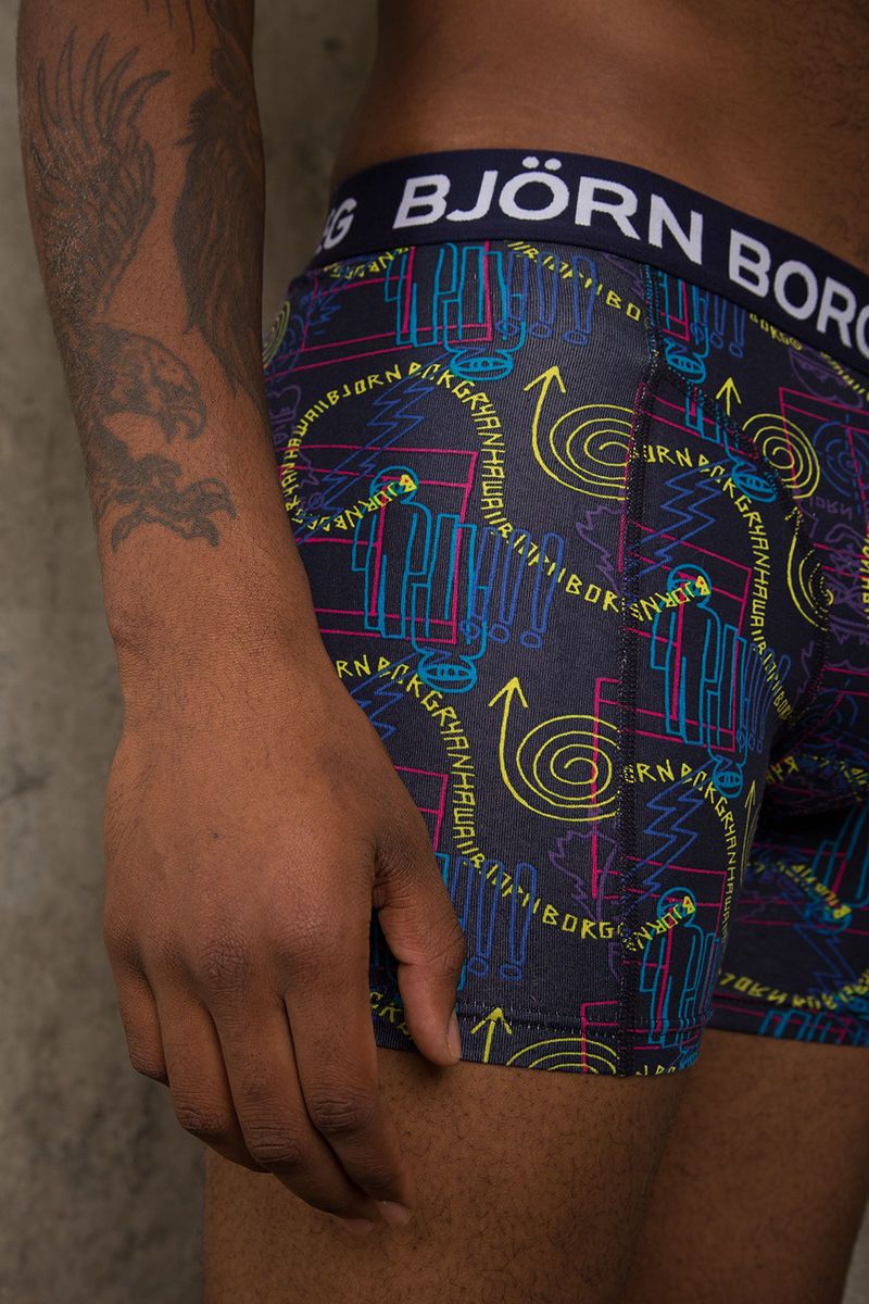 Punk-Informed Colorful Boxers