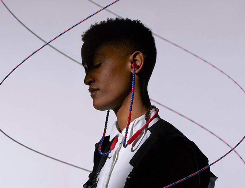 ヘッドフォン/イヤフォン Beats sacai Supecial Edition Beats、sacaiとコラボしたイヤホン「BeatsX sacaiスペシャル