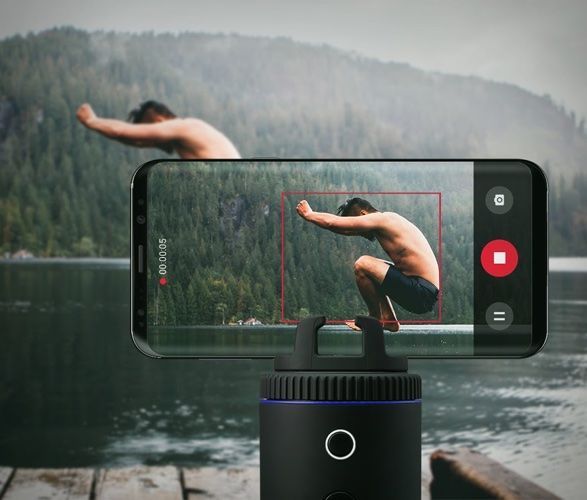 User-Tracking Smartphone Docks