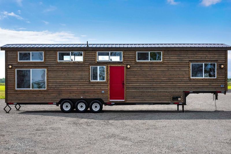 Contemporary Canadian Tiny Homes