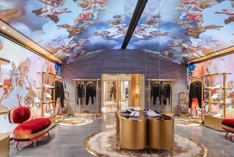 Digitally Walled Fashion Flagships : flagship store in rome