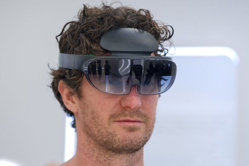 5G Mixed Reality Headsets