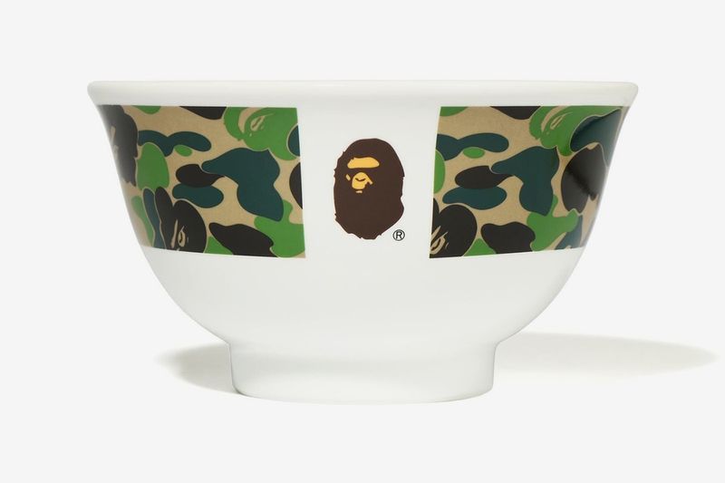 Camo-Detailed Logo Tableware