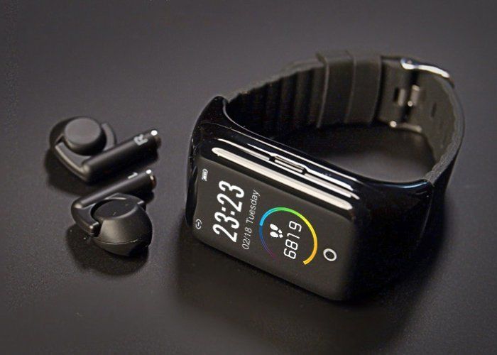 Earbud-Equipped Smartwatches