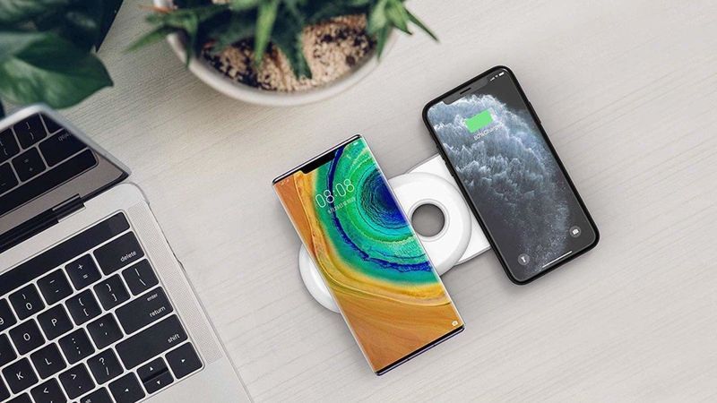 Swiveling Dual-Device Chargers