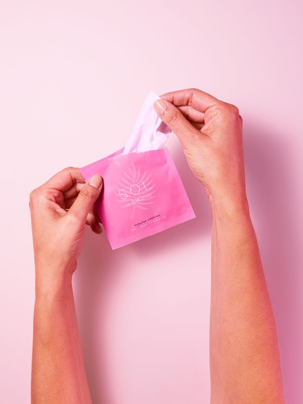 Full-Body Tanning Towelettes