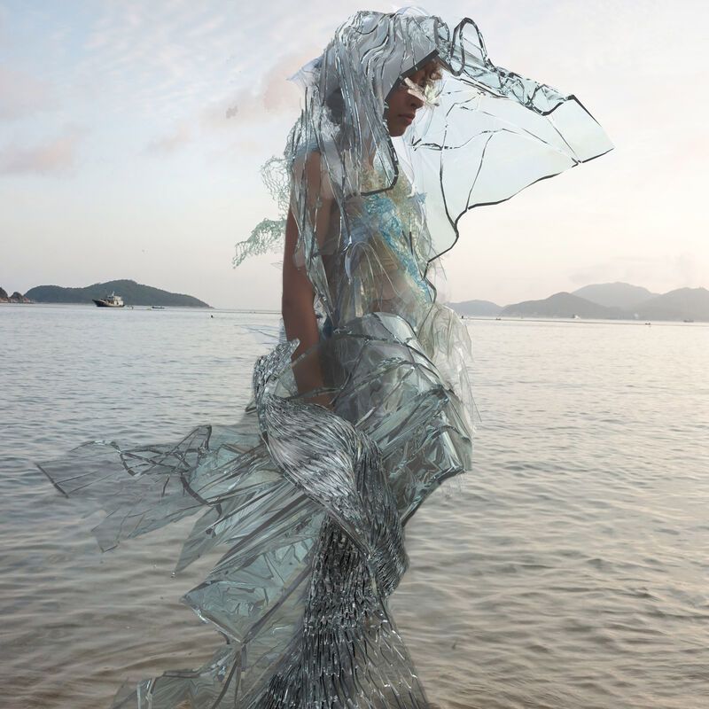 Environmentally Responsive Algae Dresses