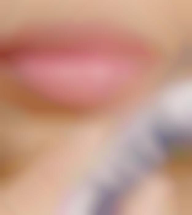 Plant-Based Lip-Plumping Glosses