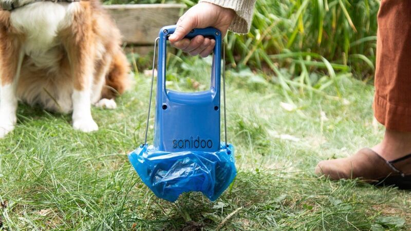 Contact-Free Pet Waste Scoopers