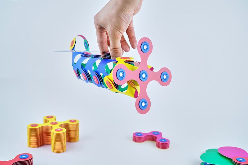 Magnetic Origami-Inspired Building Toys