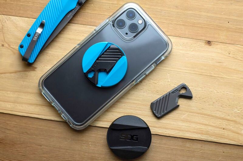 Multitool-Equipped Smartphone Grips