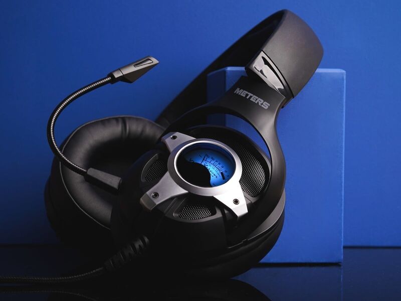 VU Meter-Equipped Gamer Headphones