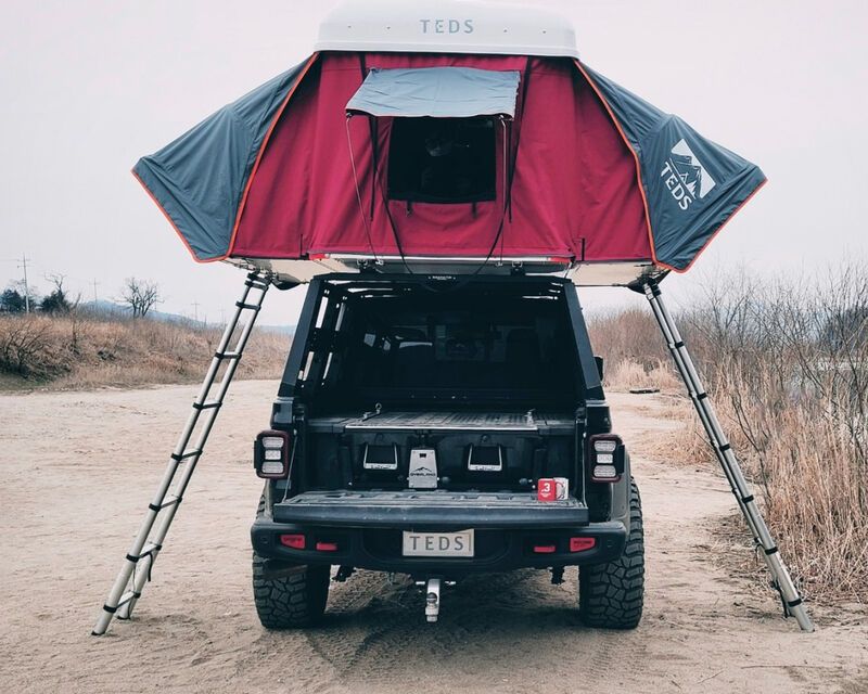 Rugged Expandable Rooftop Tents