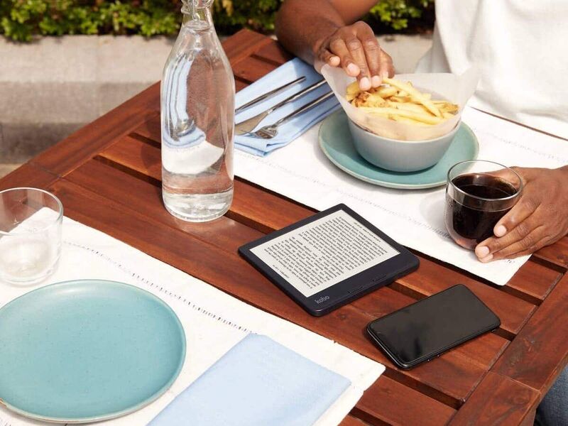 Ergonomic Waterproof EReaders : Kobo Libra 2