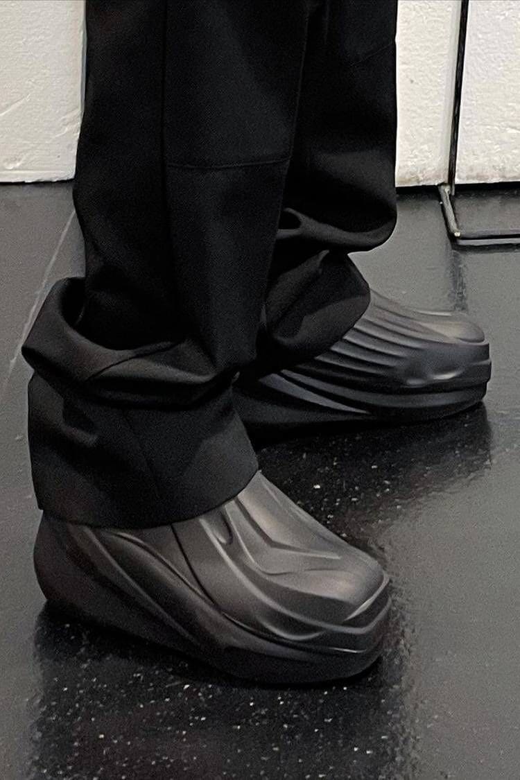 Retro-Futuristic Sculpted Footwear : 1017 alyx Retro-Futuristic Sculpted Footwear : 1017 alyx