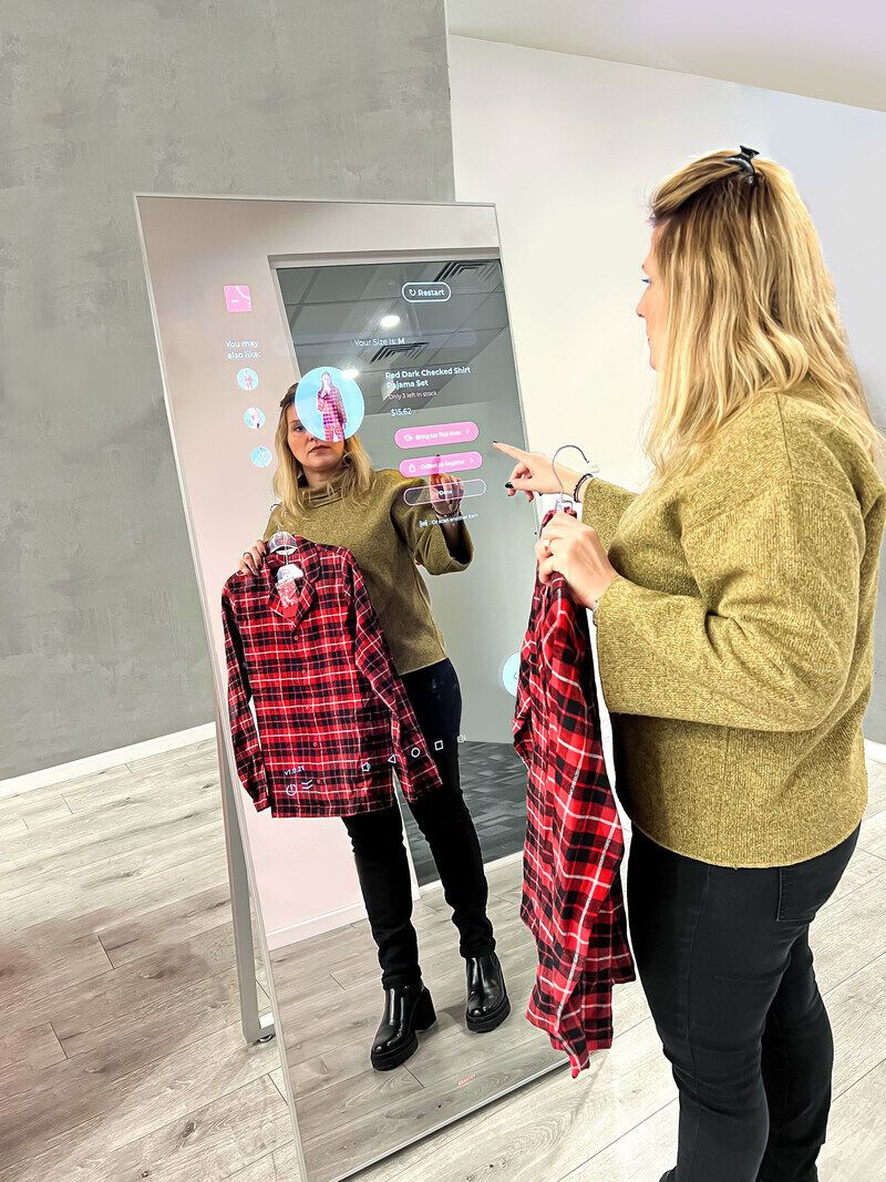 Interactive Smart Mirrors : FirstLook Smart Mirror