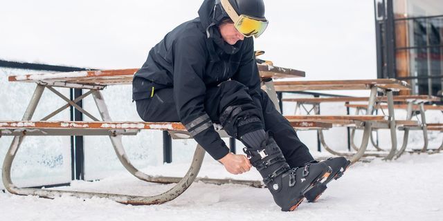 High-Performance Carbon Ski Boots