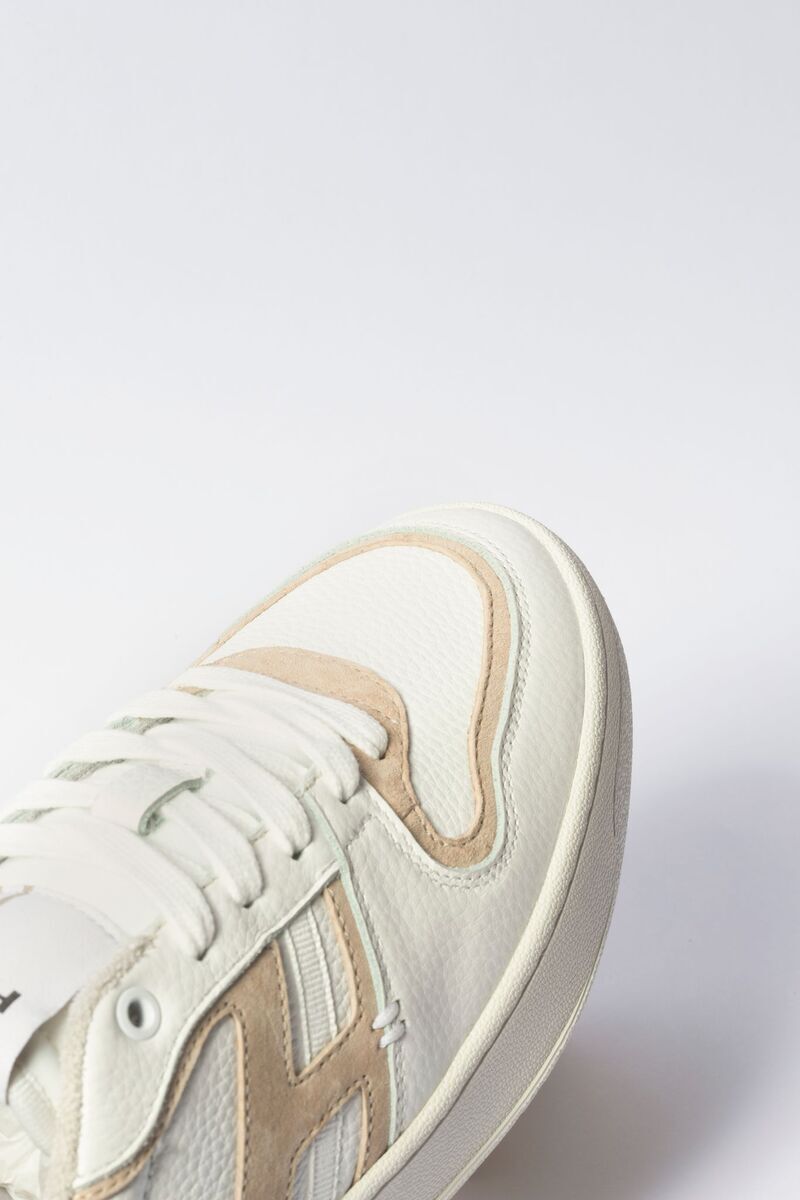 Sustainable Retro Sneaker Collections : Metro Collection