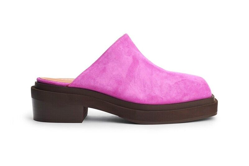 Vibrant Soft Tonal Clogs