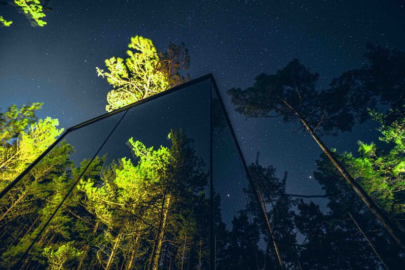 Mirrored-Glass Nature Cabins