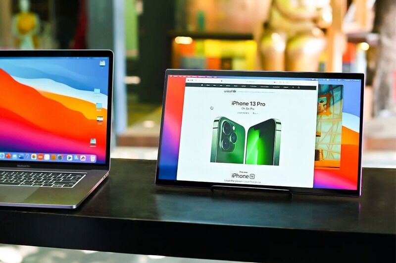 Lag-Free Wireless Monitors