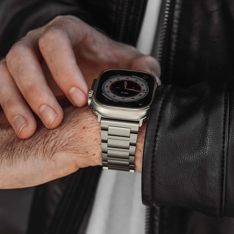 Titanium-Made Smartwatch Straps