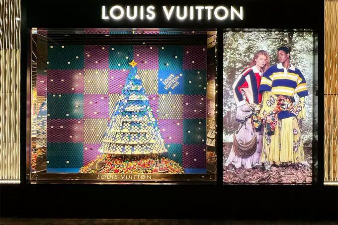 Building Block Window Displays : Louis Vuitton LEGO Christmas display