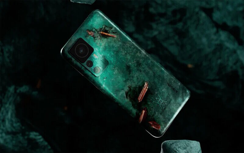 Artful Eroded Green Smartphones